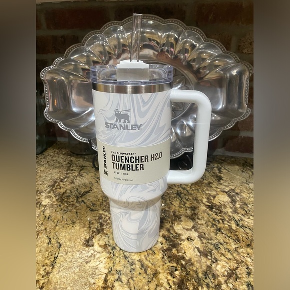 Stanley POLAR SWIRL 40oz Flowstate H2.0 Tumbler - Brand new! Limited Edition - Picture 1 of 8